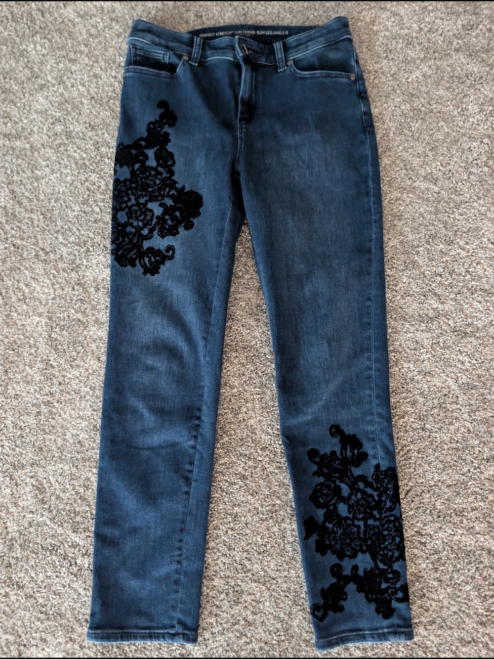 Chico's Perfect Stretch Girlfriend Jeans Velvet Floral Applique Slim Leg Ankle 0